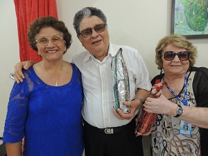 Entrega de presentes aos aniversariantes do mês